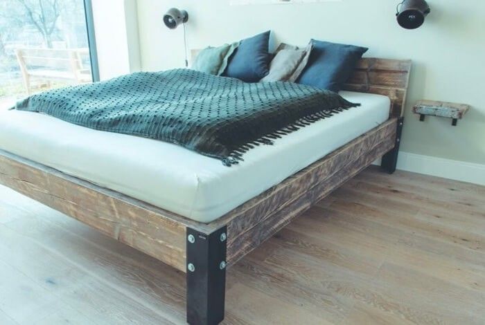 Doppelbett aus Altholz