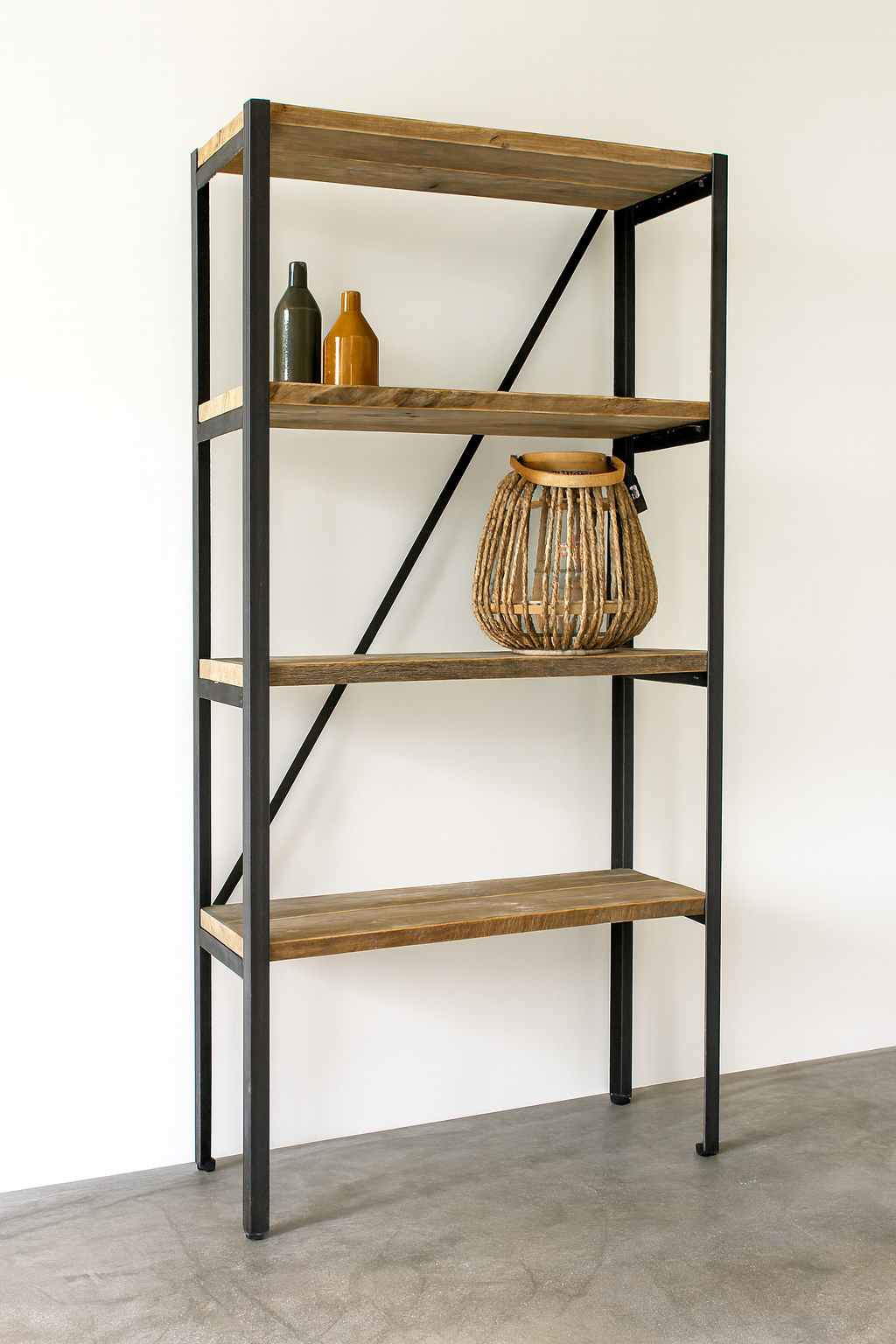 Regal aus Altholz und Rohstahl