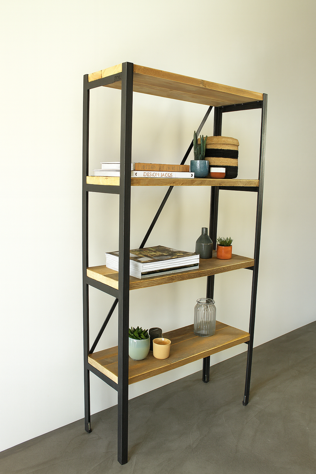 Regal aus Altholz und Rohstahl