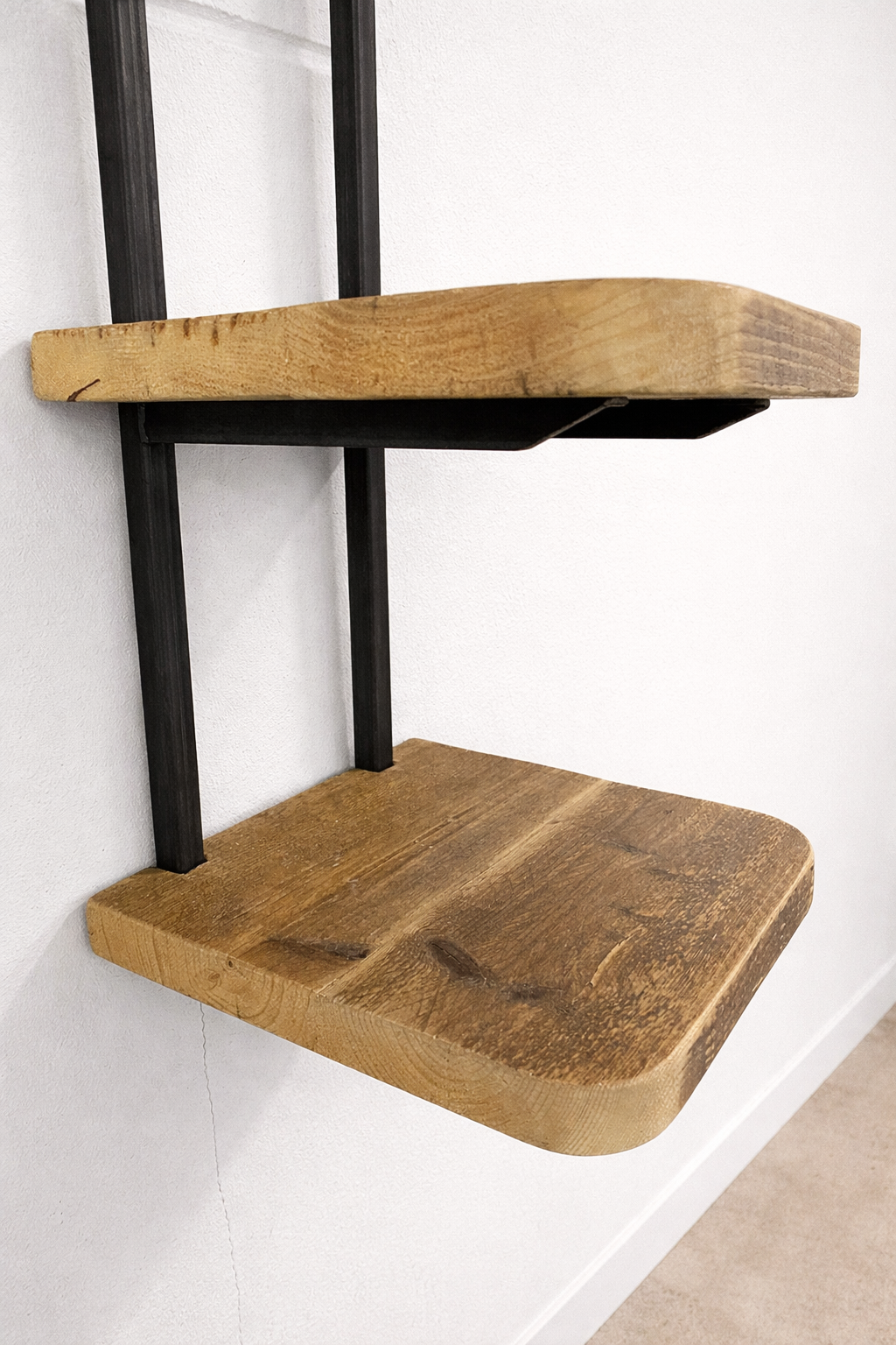 Handgefertigtes Wandregal aus Altholz & Stahl | Industrial Loft Design – Bild 9