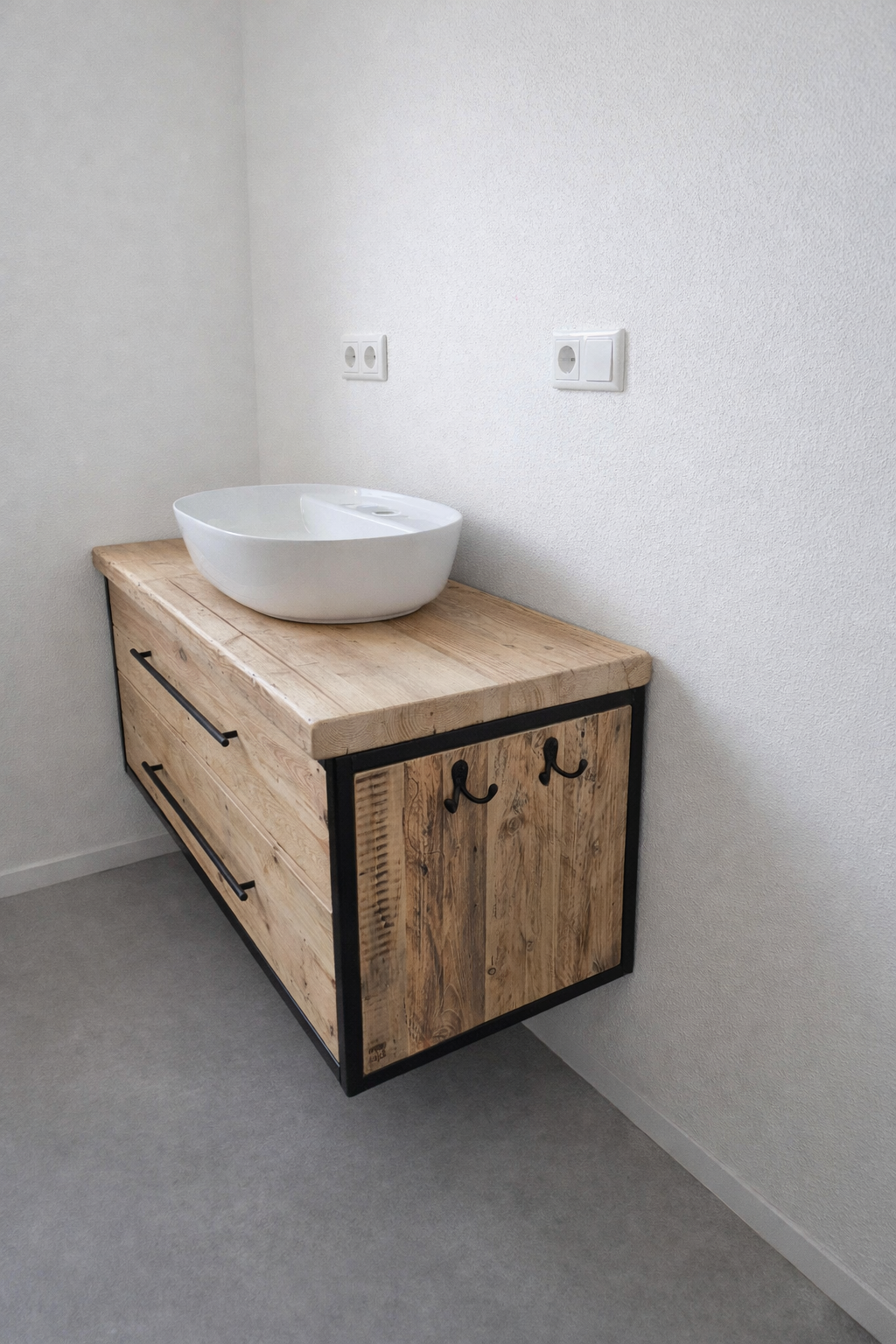 Waschtisch 'Hamke' aus Altholz, schwebende Waschtischunterschrank – Bild 3